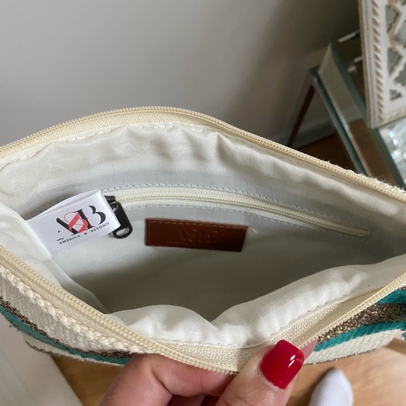 America & Beyond Clutch NWT - Picture 8 of 8